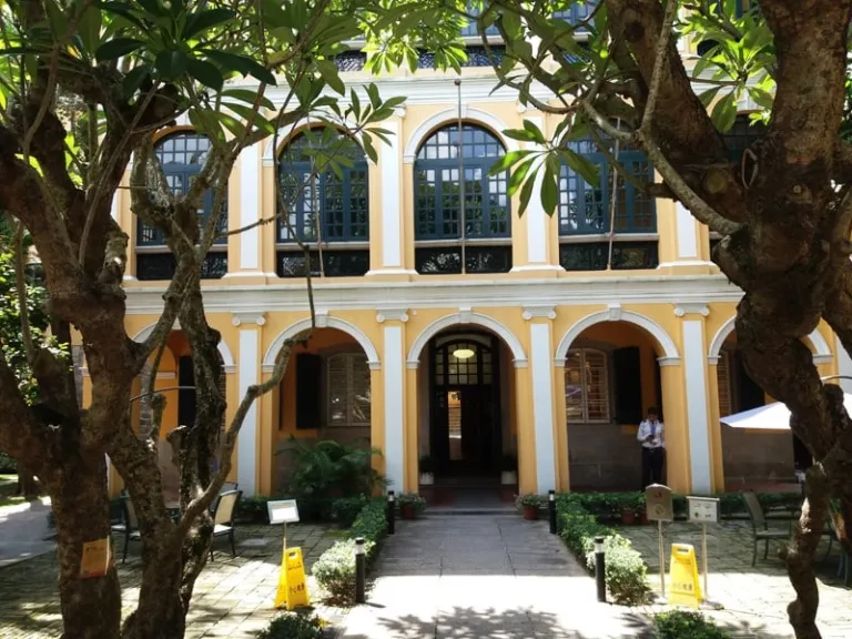 Sir Robert Ho Tung Library