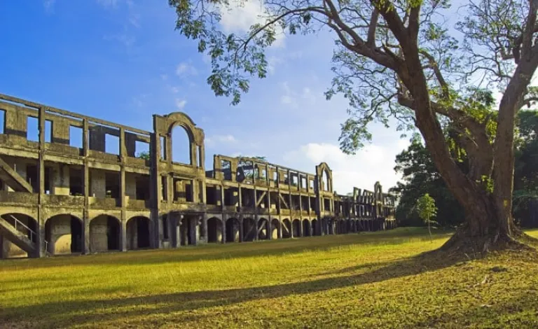 strangely formed islands in the philippines