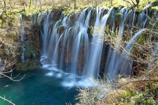 Image for article Mesmerising Waterfall and Sights at Croatia’s Plitvice Lakes National Park