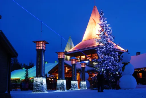 Image for article This Santa Claus Village Makes You Believe in Santa Again