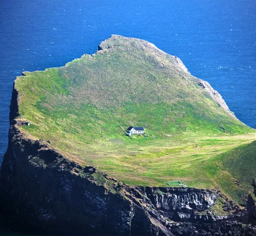 Image for article Ellidaey Island and Its Mysteriously Secluded House