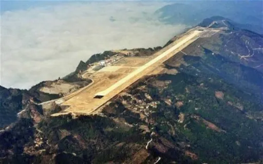 Image for article Hechi Airport: An Airport in China Built On Top of 65 Mountains