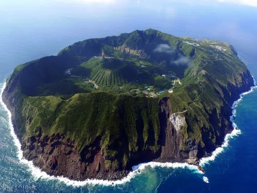 Image for article Aogashima Island – Living Inside Japan’s Active Volcano
