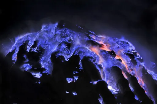 Image for article Mystery of Kawah Ijen Volcano’s Blue Lava Unveiled