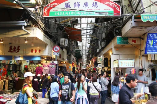Image for article Taipei Shopping Guide: Wu Fen Pu and Raohe Night Market Guide