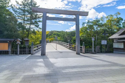 Image for article Why Central Japan Is Perfect for Your First Family Road Trip (And Where to Go Along the Way)