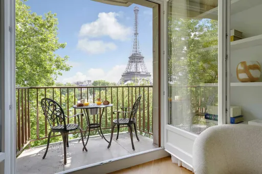 Image for article Best Luxury Airbnb Stays in Paris, Near Eiffel Tower to Book in 2026