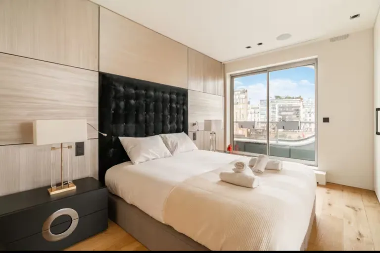Airbnb Paris Eiffel Tower