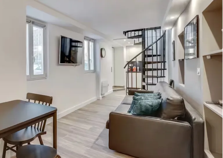 Airbnb Paris Eiffel Tower