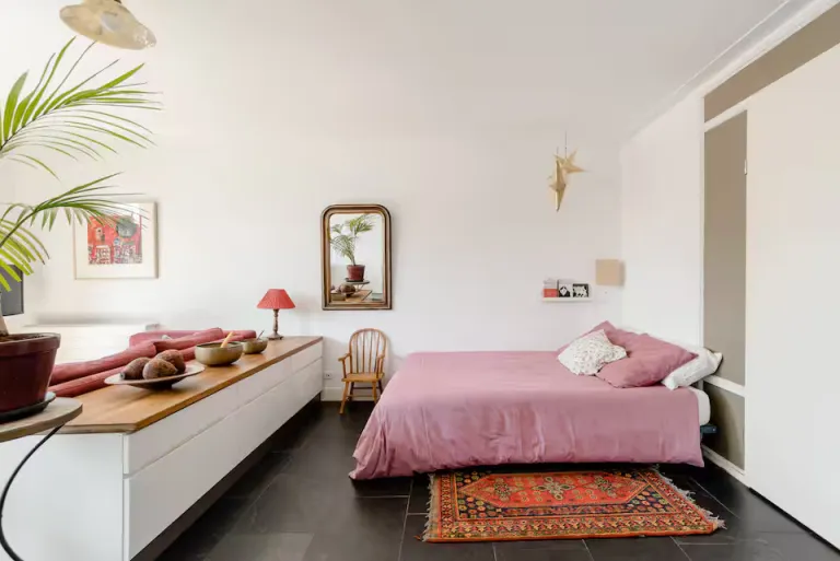 Airbnb in Amsterdam with canal views