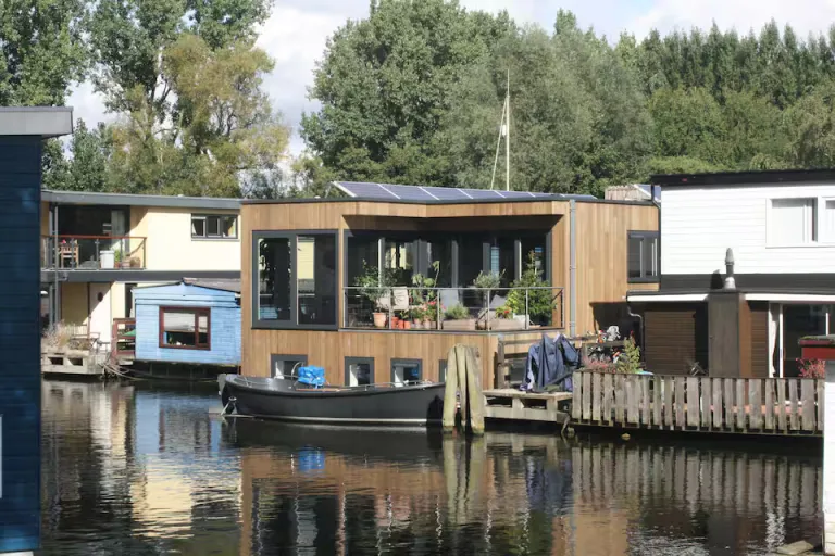 Airbnb in Amsterdam with canal views