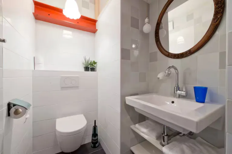 Airbnb in Amsterdam with canal views