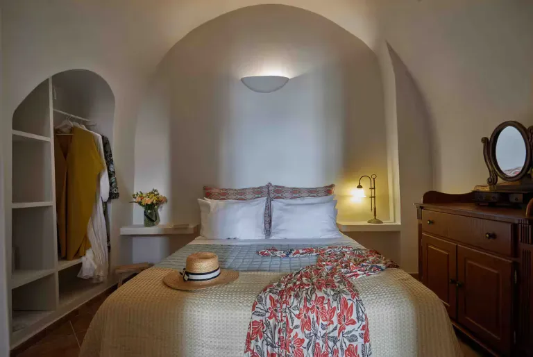 sunset view Airbnb in Santorini 