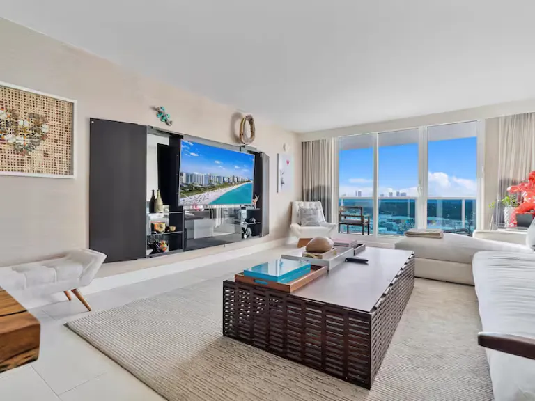 Airbnb in Miami with ocean views and beach access