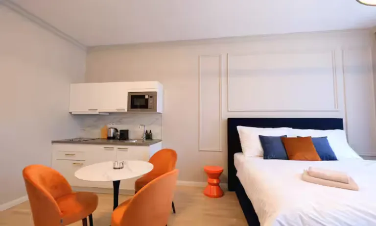  Cheap Airbnb Stays in Prague Near Old Town 