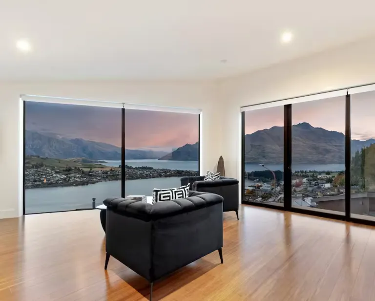 lake view Airbnb in Queenstown NZ
