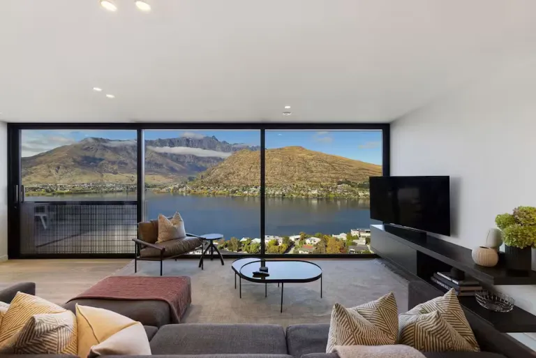 lake view Airbnb in Queenstown NZ
