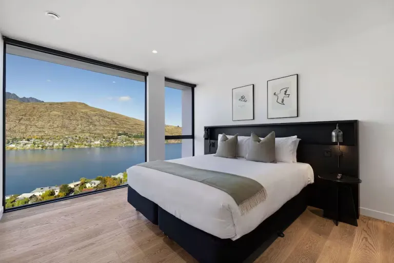 lake view Airbnb in Queenstown NZ
