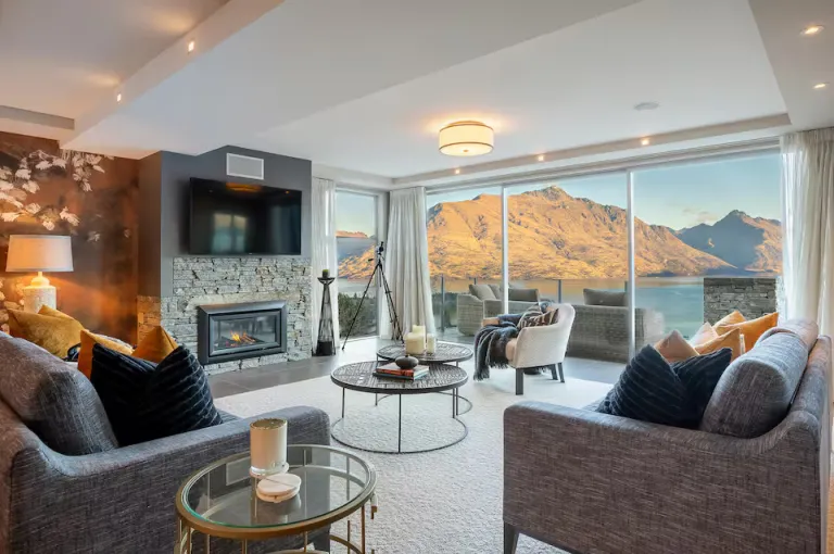 lake view Airbnb in Queenstown NZ