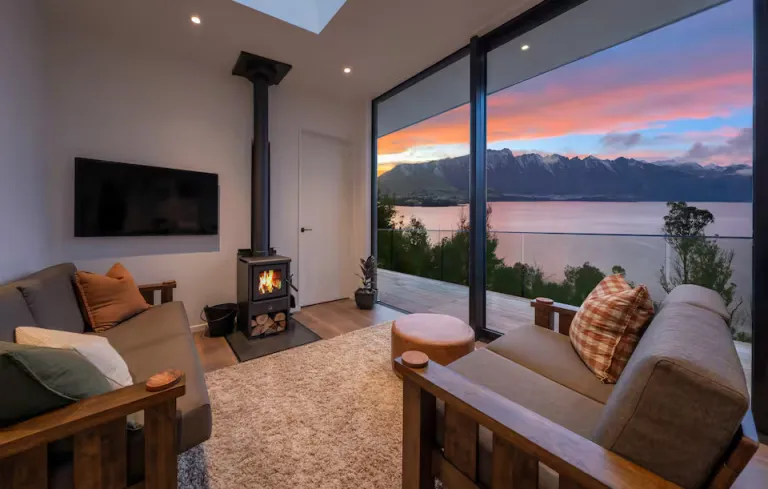 lake view Airbnb in Queenstown NZ