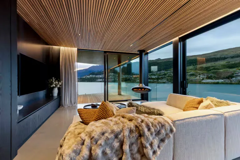lake view Airbnb in Queenstown NZ