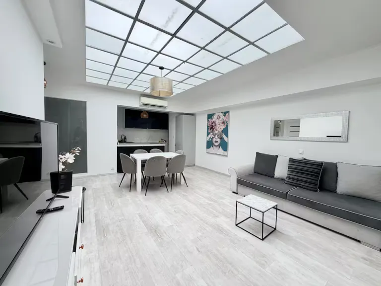 Cheap Airbnb Stays in Budapest Near Parliamen