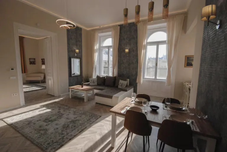 Cheap Airbnb Stays in Budapest Near Parliamen