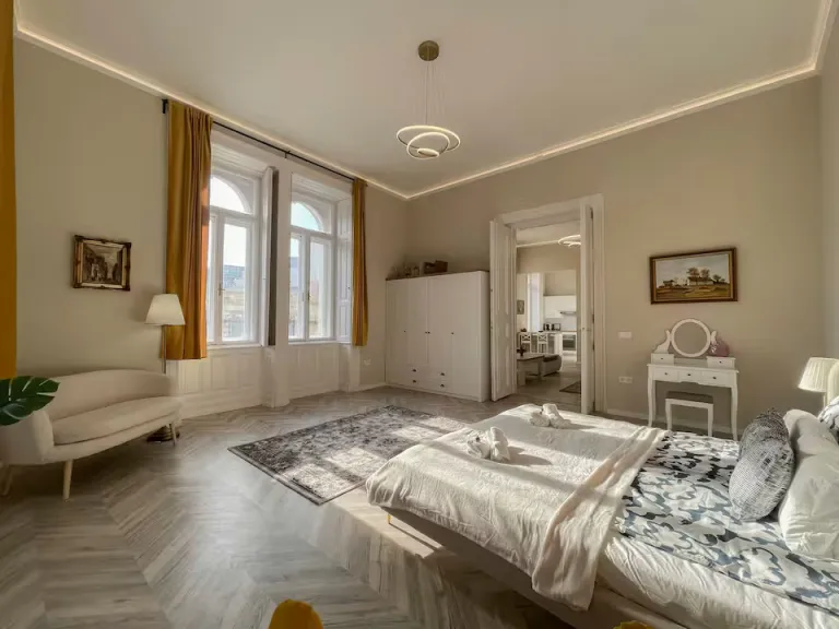 Cheap Airbnb Stays in Budapest Near Parliamen