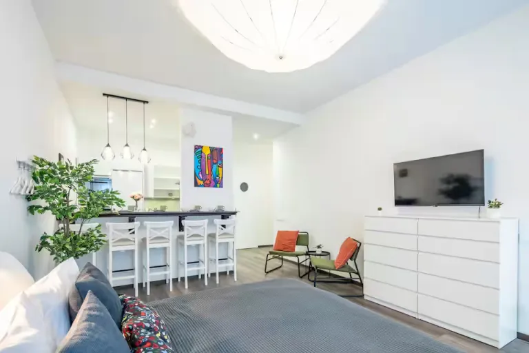 Cheap Airbnb Stays in Budapest Near Parliamen