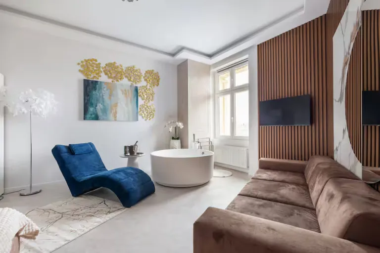 Cheap Airbnb Stays in Budapest Near Parliamen
