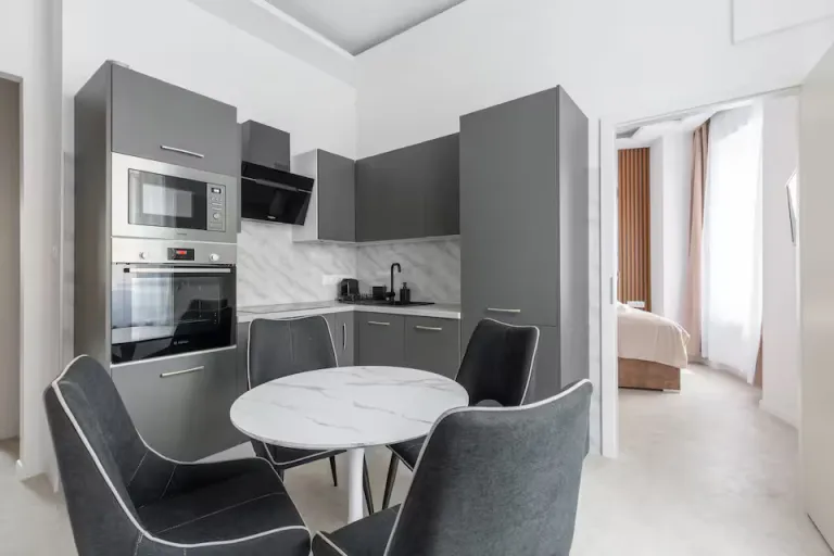 Cheap Airbnb Stays in Budapest Near Parliamen