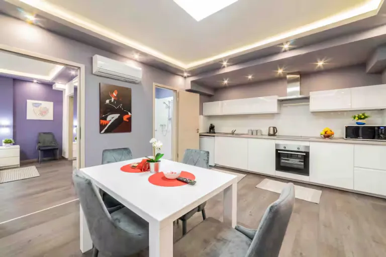 Cheap Airbnb Stays in Budapest Near Parliamen