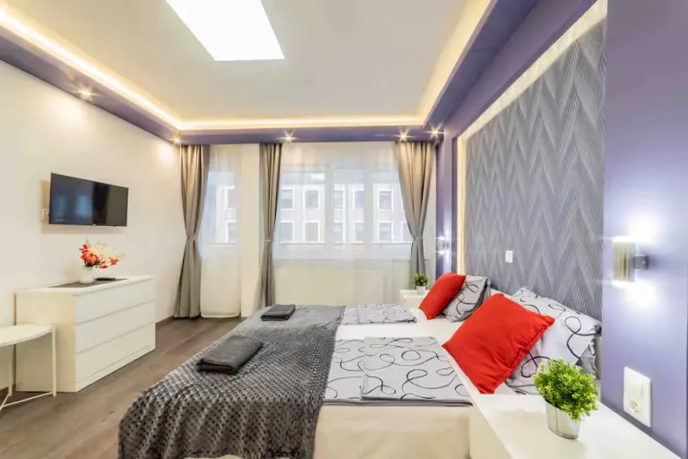 Cheap Airbnb Stays in Budapest Near Parliamen