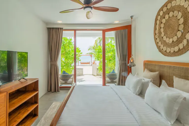  Couple Airbnb Stays in Maldives for Honeymoon