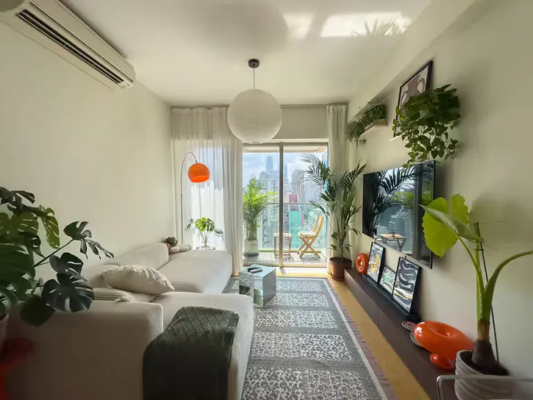  Modern Airbnb Stays in Hong Kong Near Victoria Harbour