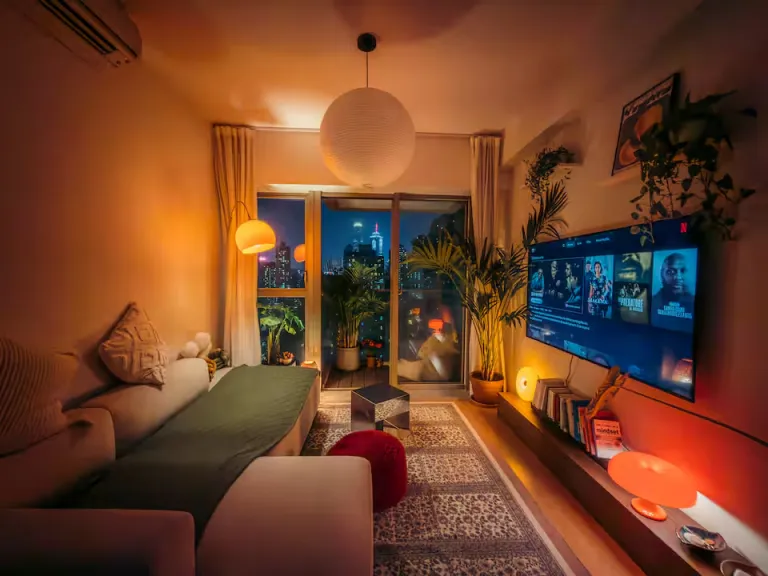  Modern Airbnb Stays in Hong Kong Near Victoria Harbour