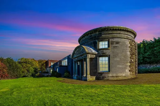 Image for article Best Airbnb Stays in Edinburgh Near Royal Mile to Book in 2026