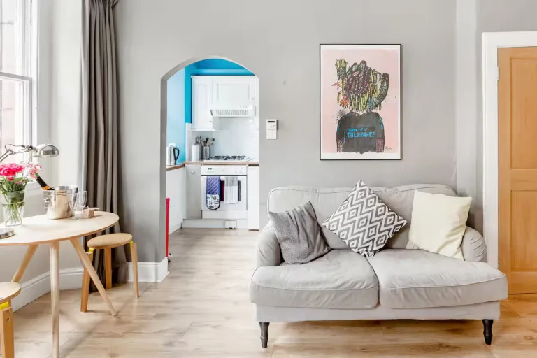 Airbnb Stays in Edinburgh Near Royal Mile