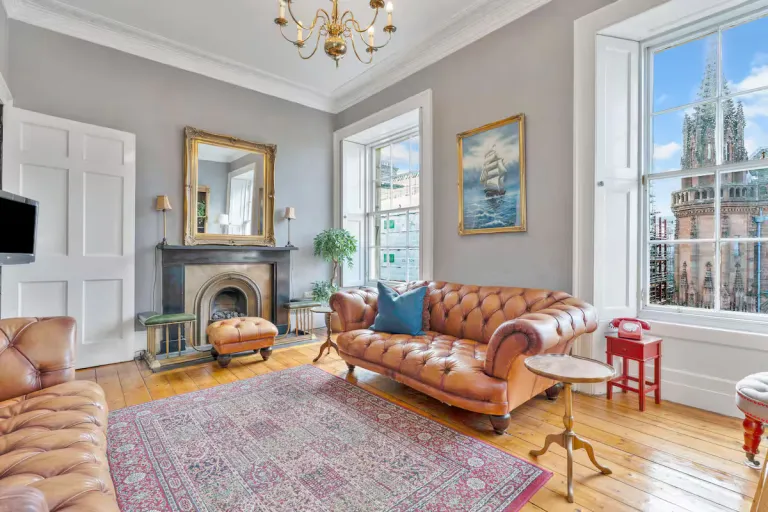Airbnb Stays in Edinburgh Near Royal Mile