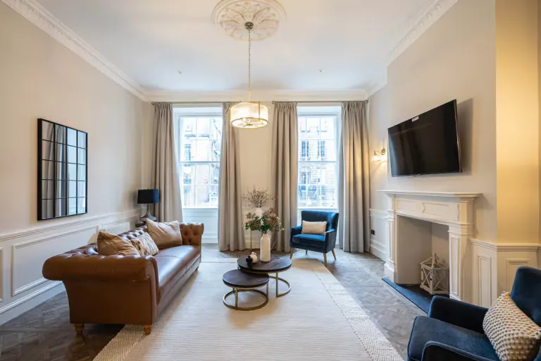 Airbnb Stays in Edinburgh Near Royal Mile