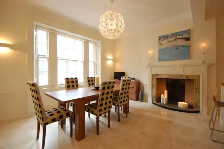 Airbnb Stays in Edinburgh Near Royal Mile