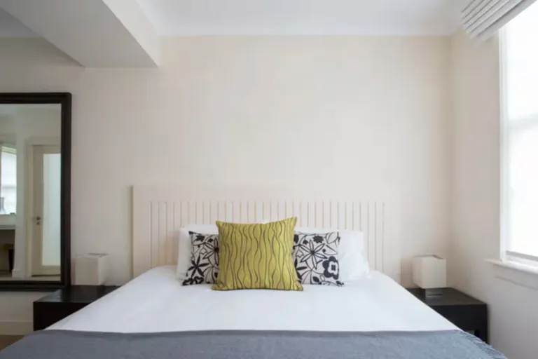 Airbnb Stays in Edinburgh Near Royal Mile