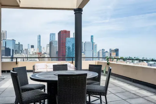 Image for article 8 Best City View Airbnb Stays in Chicago for Urban Travelers to Book in 2026