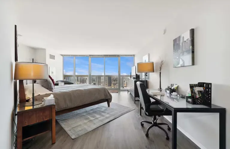 t City View Airbnb Stays in Chicago