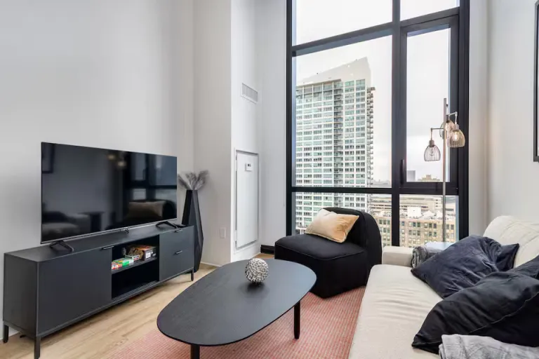 t City View Airbnb Stays in Chicago
