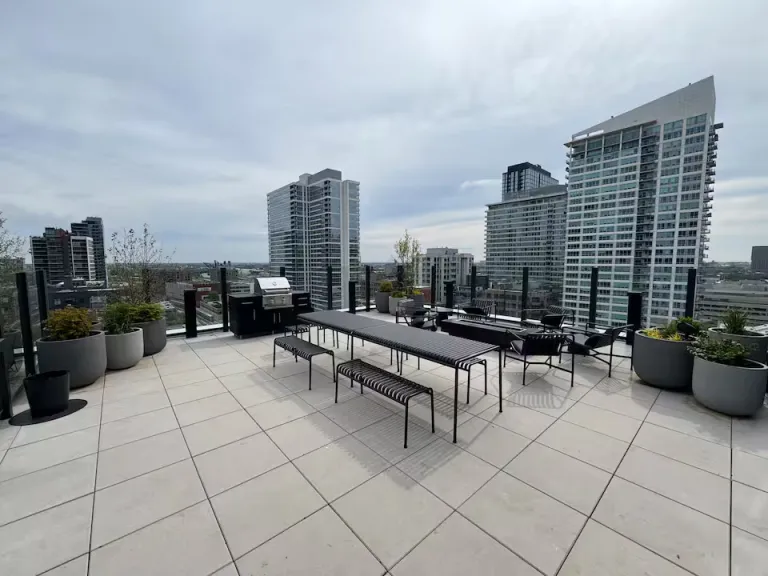t City View Airbnb Stays in Chicago