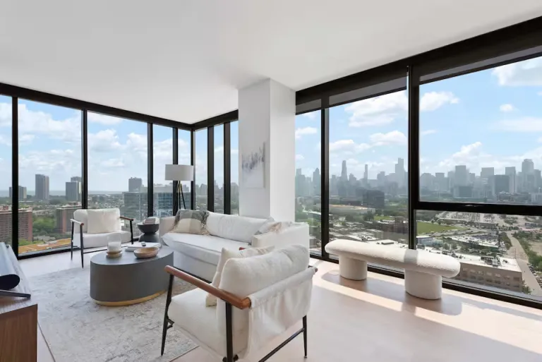 t City View Airbnb Stays in Chicago