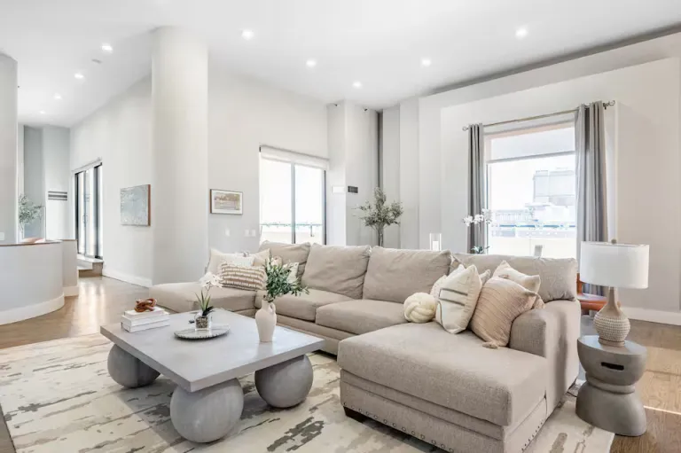 t City View Airbnb Stays in Chicago