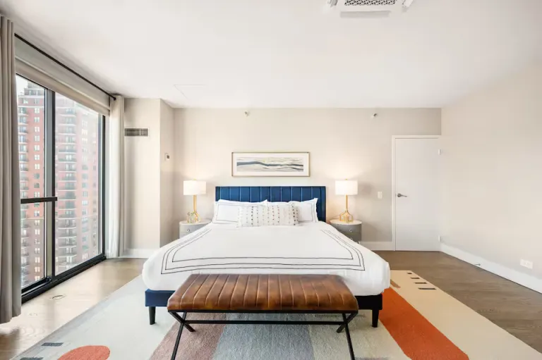 t City View Airbnb Stays in Chicago