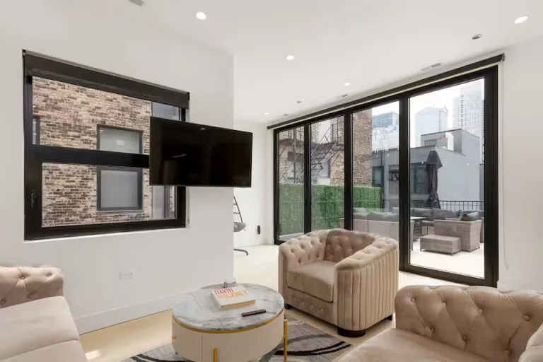 t City View Airbnb Stays in Chicago